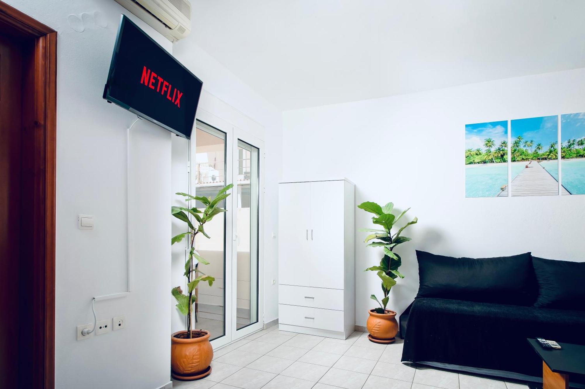 Pearl Seaside Cozy Apartments Chrissi Akti Chania Exterior foto