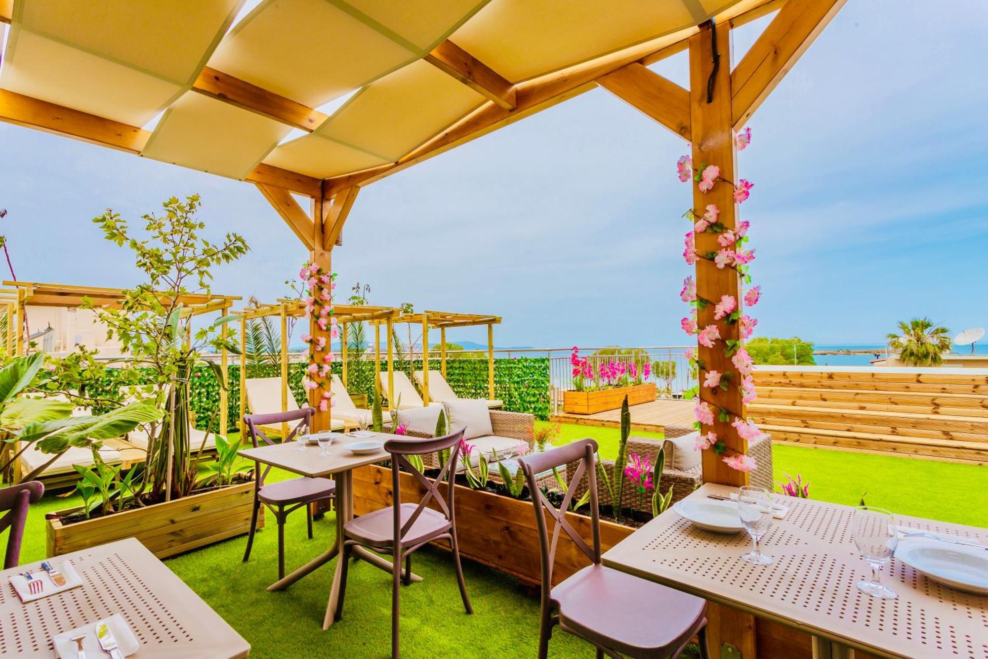 Pearl Seaside Cozy Apartments Chrissi Akti Chania Exterior foto