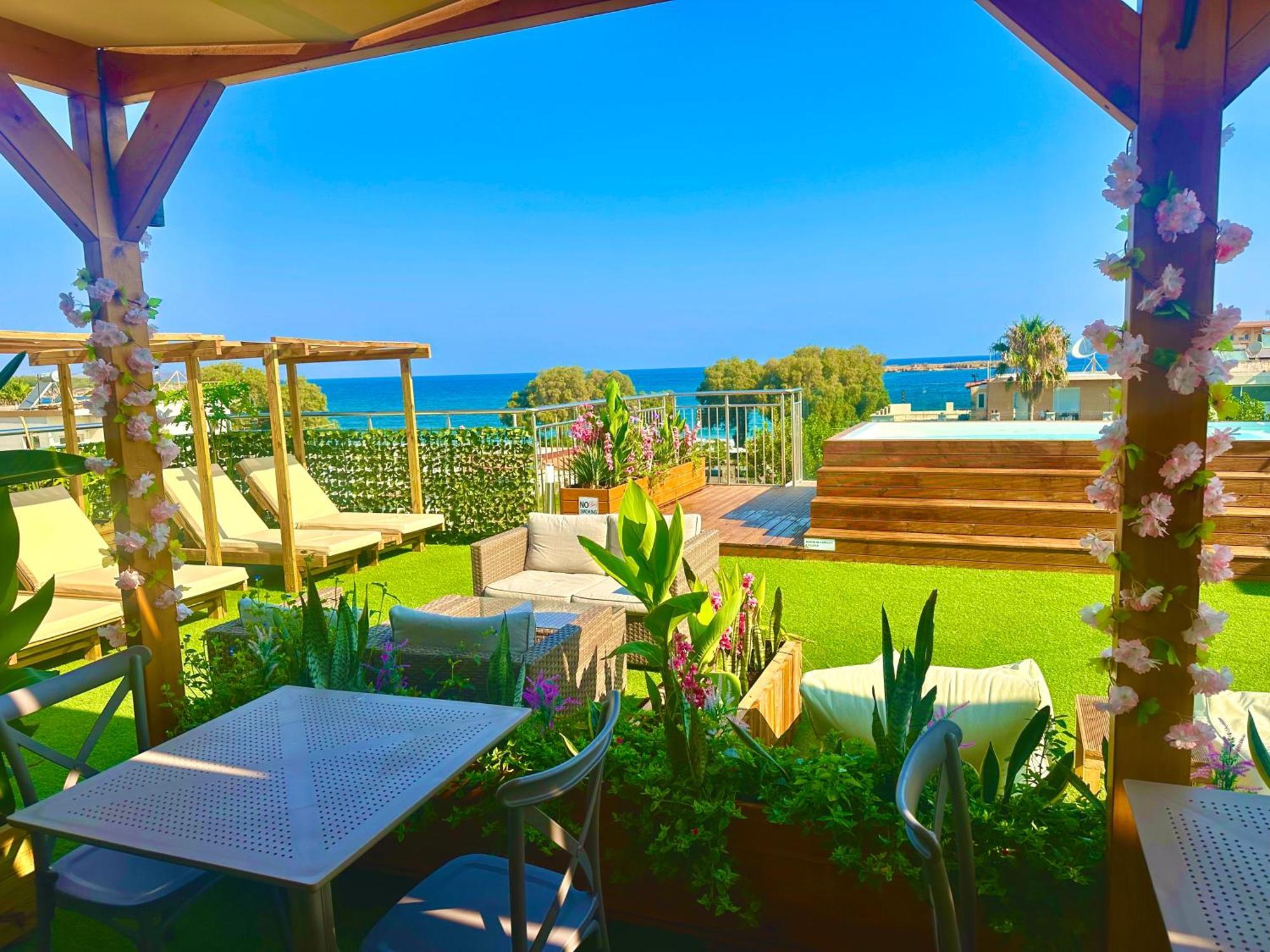 Pearl Seaside Cozy Apartments Chrissi Akti Chania Exterior foto